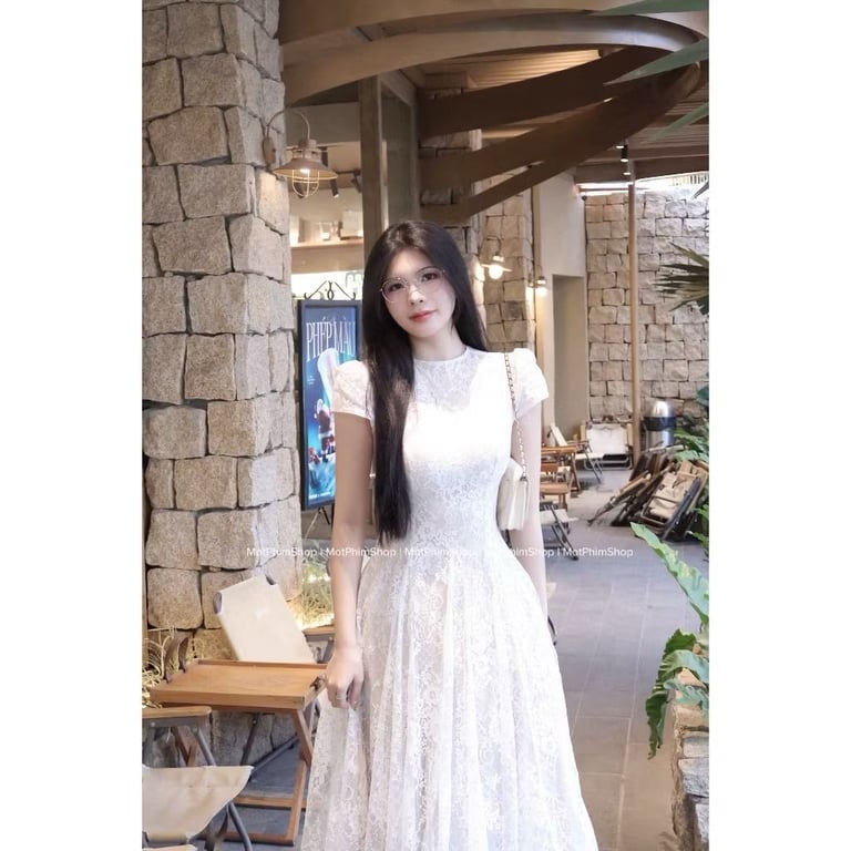 Váy ren trắng lót lụa da - sz SM có chun
