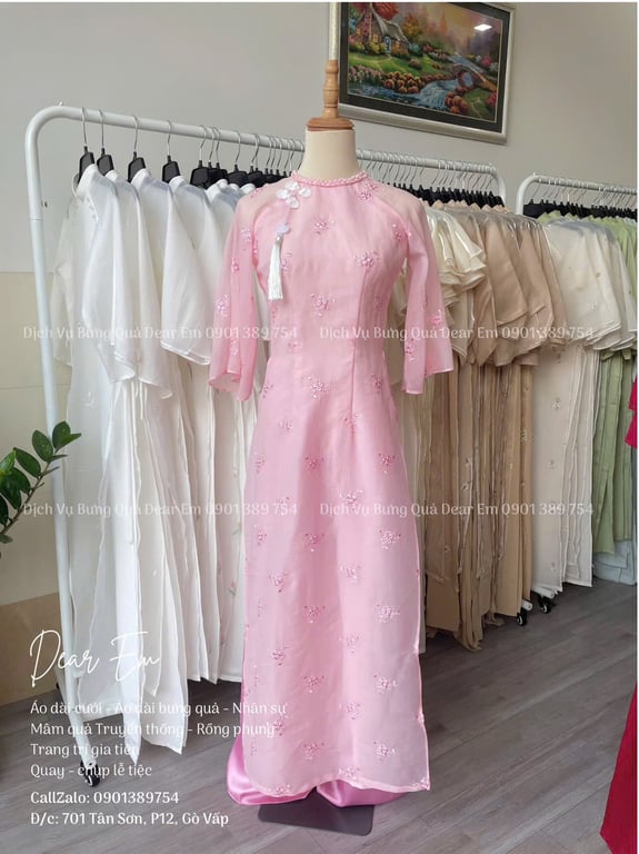 Áo dài bưng quả nữ hồng tua rua