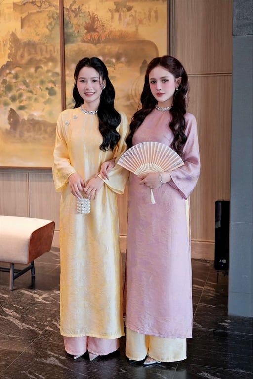 AD tằm óng cổ tròn vàng M
