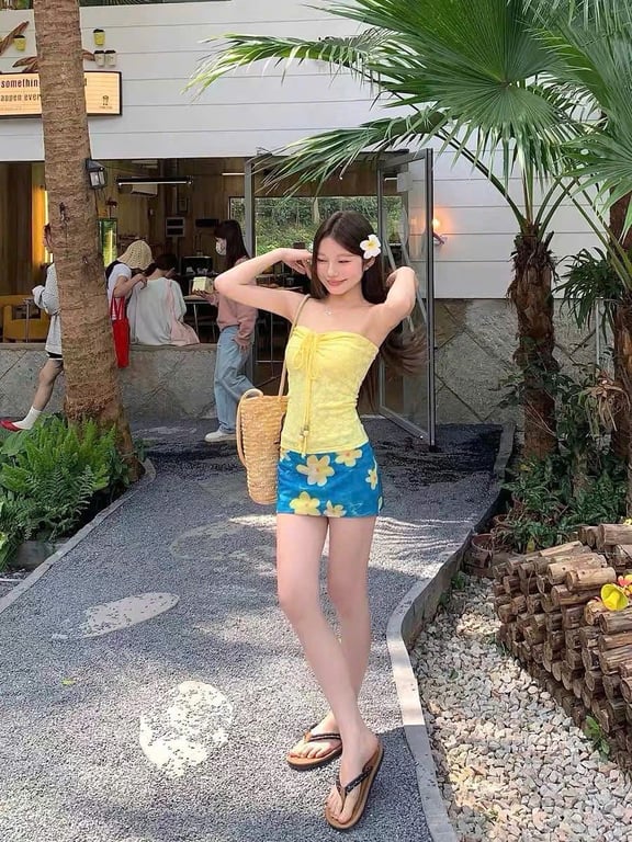 Set croptop 2 dây kèm chân váy chữ A