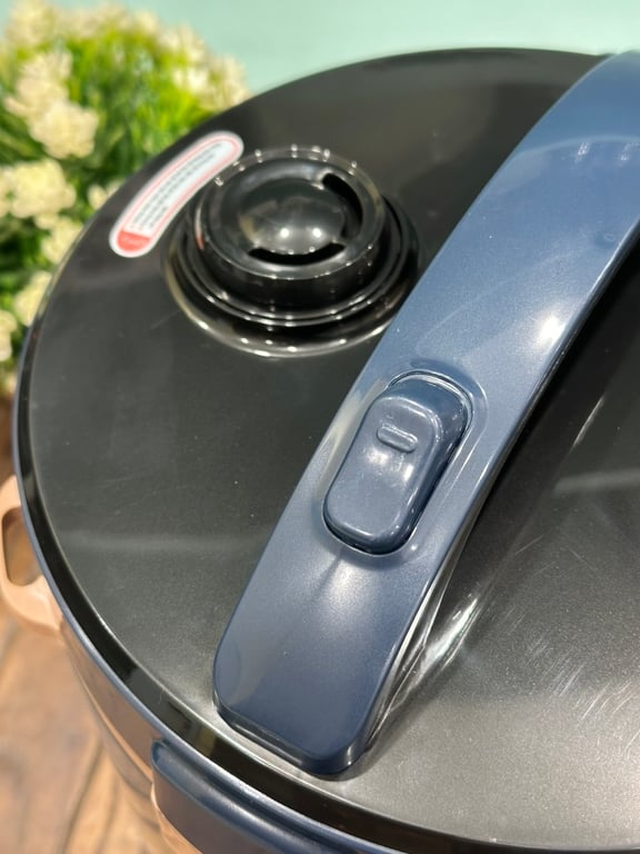 Nồi cơm điện KORENO-KN612 1.2L