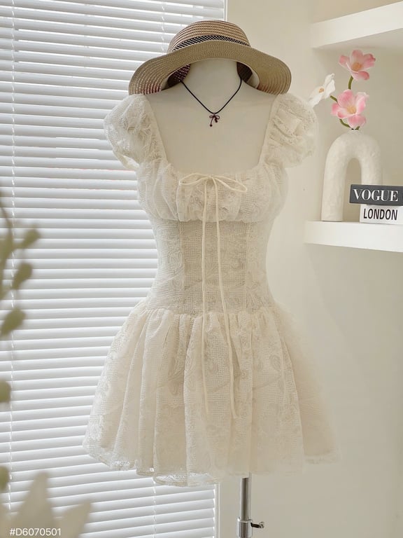Váy kem nhún ngực đuôi xoè - sz S