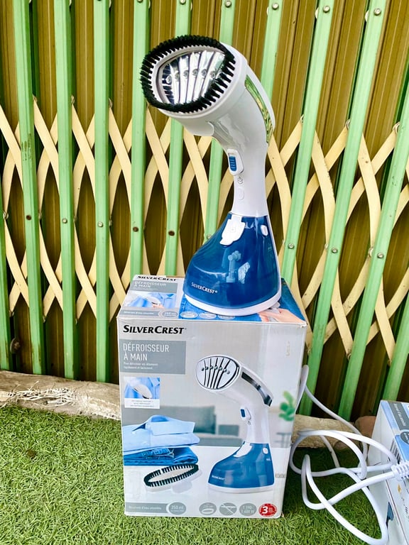 𝐁𝐀̀𝐍 𝐋𝐀̀ 𝐇𝐎̛𝐈 𝐍𝐔̛𝐎̛́𝐂 𝐂𝐀̂̀𝐌 𝐓𝐀𝐘 𝐒𝐈𝐋𝐕𝐄𝐑𝐂𝐑𝐄𝐒𝐓