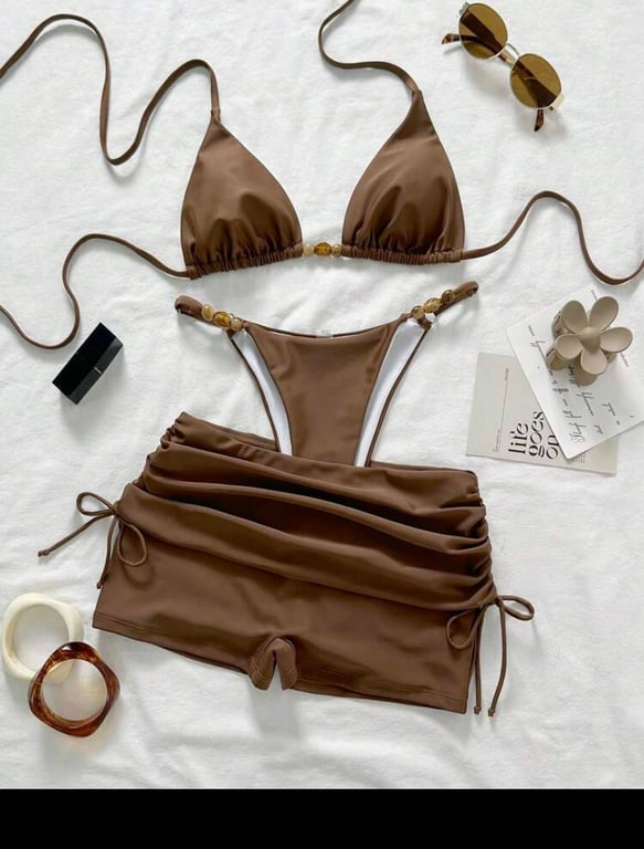 Bikini kèm choàng nâu đậm
