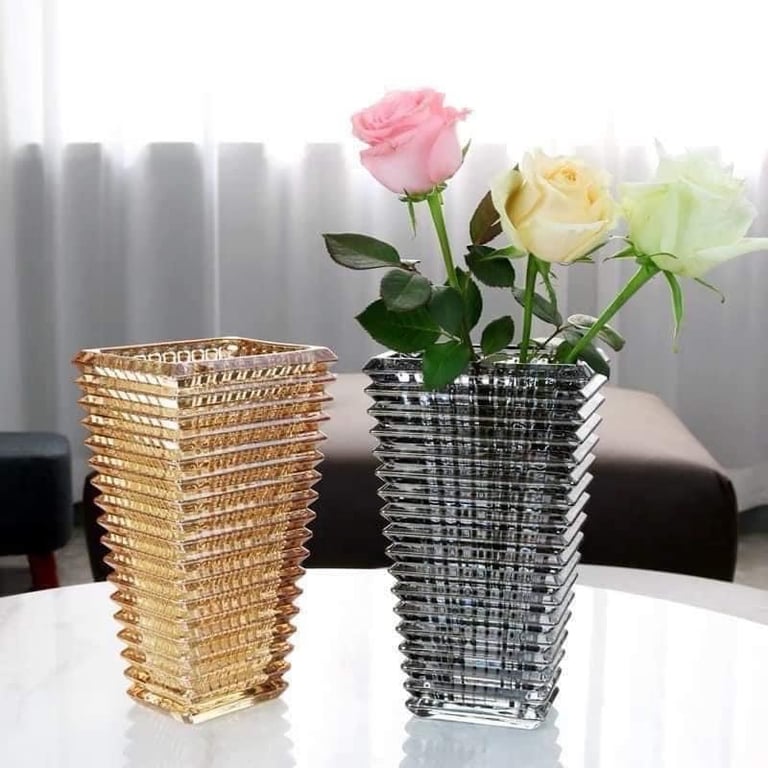 MTU33 - LỌ HOA THUỶ TINH PHA LÊ HÌNH THÁP