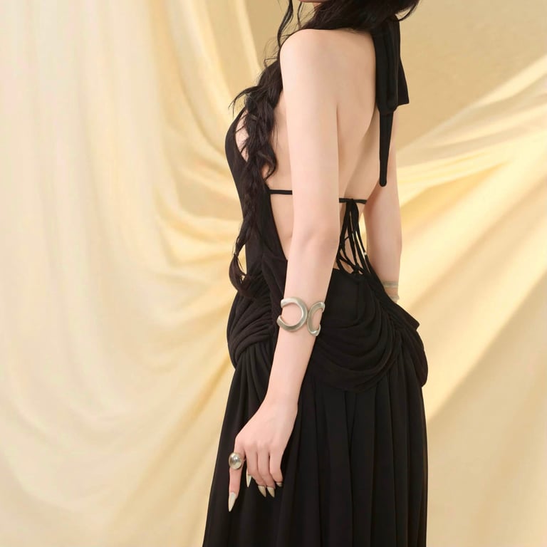 Đầm maxi cổ yếm phối tùng brand G.U
