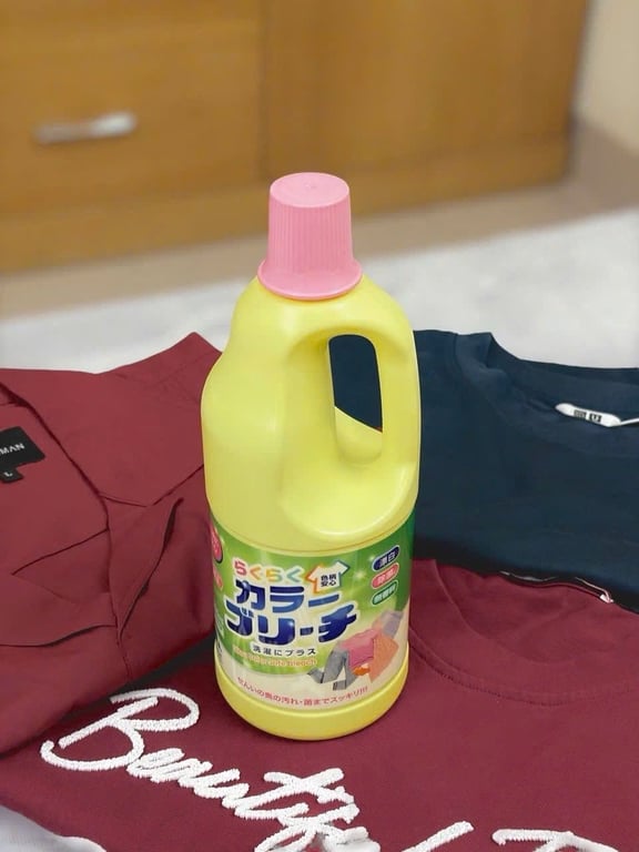 Nước tẩy cho quần áo màu Mitsuei Nhật Bản – Can 1000ml