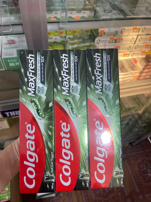 colgate maxrex 180g than hoạt tính