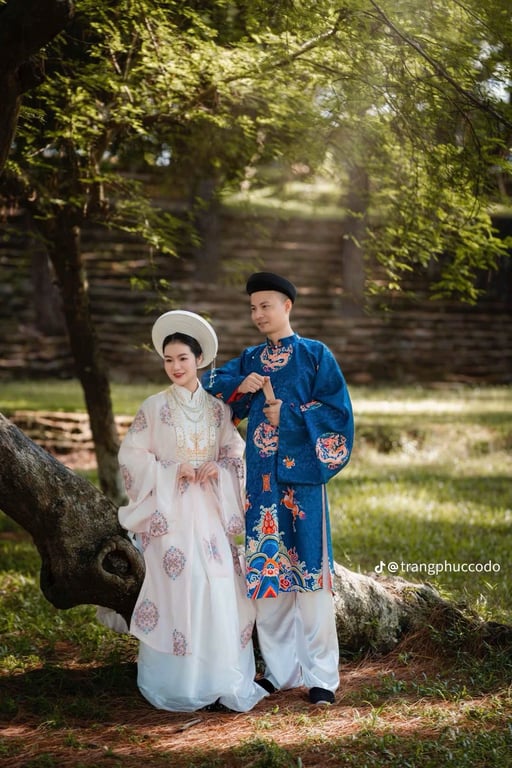 Set Nhật Bình tơ thêu hồng cổ kết ngọc