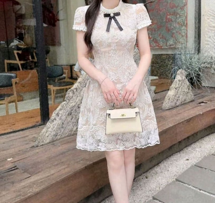 Đầm ren đính cườm
