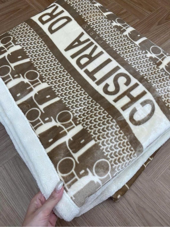 Chăn lông cừu thương hiệu, size 200x230cm, trọng lượng 2.5kg (2)