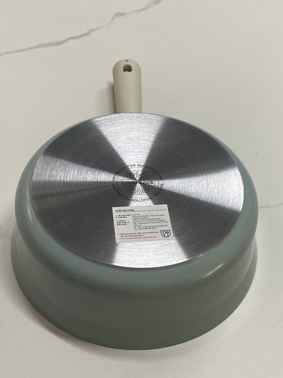 Chảo đúc cao cấp đáy từ nguyên tấm Lock&Lock 22cm CSU1225