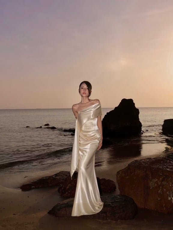 Đầm Charlot Wondershouse màu vàng