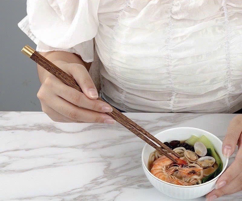 Hộp 10 đôi đũa hộp gỗ cánh gà bọc đồng cao cấp