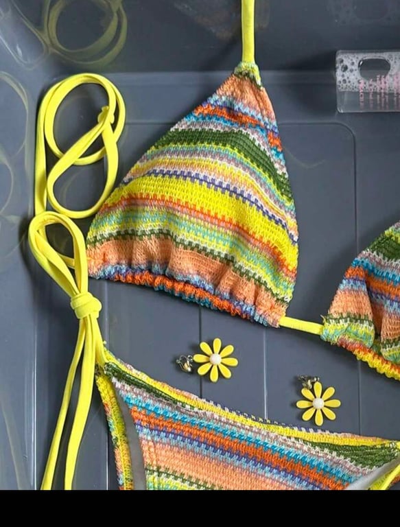 Bikini 3 món vàng sọc kèm váy