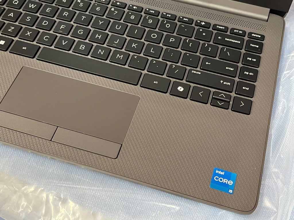 HP 240R G9 I5- 1334U/8G/512GSSD/14.0FHD/WL/BT/3C/W11 -  B90Y6AT