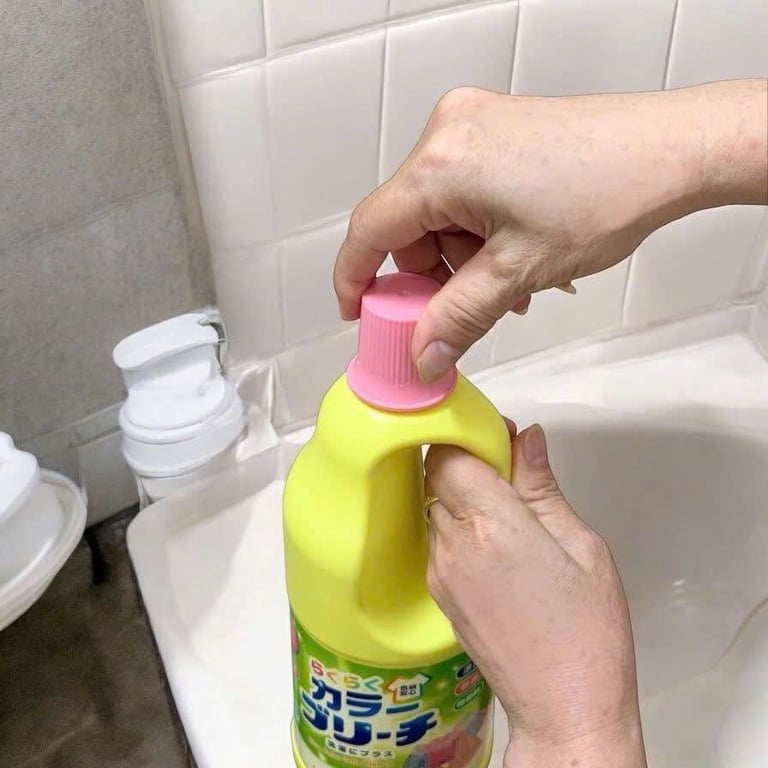 Nước tẩy cho quần áo màu Mitsuei Nhật Bản – Can 1000ml