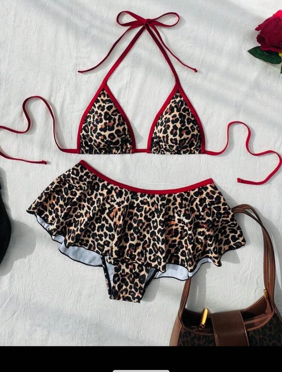 Bikini beo dạng váy