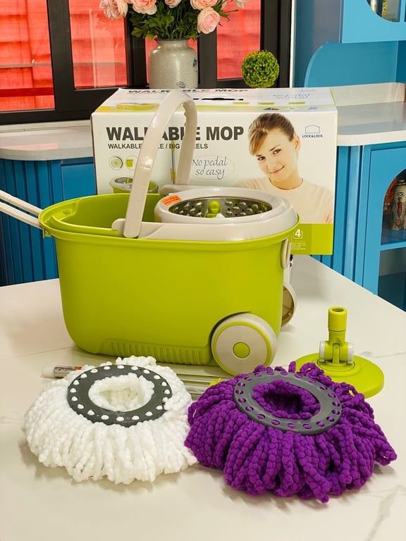BỘ LAU NHÀ XOAY TAY 360 ĐỘ LOCK&LOCK WALKABLE MOP-L003 XANH LÁ