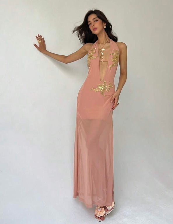 Đầm hồng kim sa hở cổ
