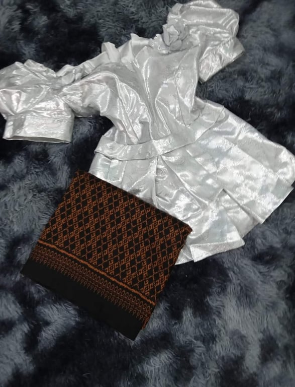 Set khơ me hở vai