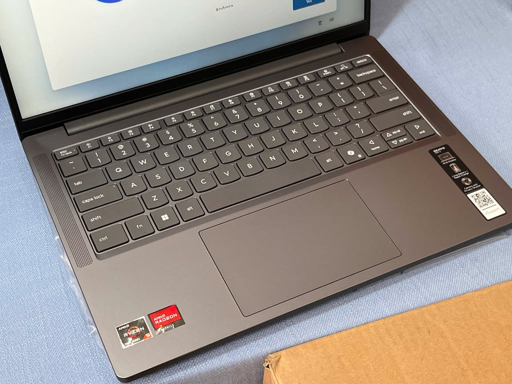 Laptop Lenovo IdeaPad Slim 3 14ARP10 83K6005UVN