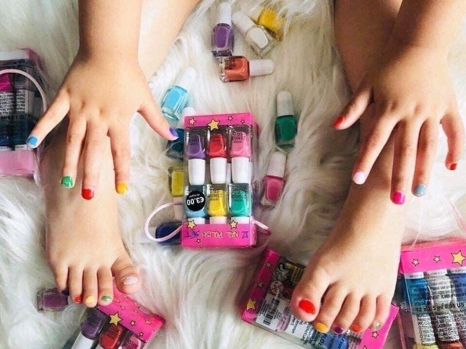 Set sơn móng tay cho bé gái