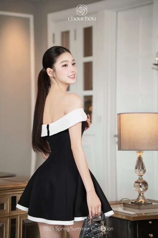 Váy đen trễ vai phối viền trắng - sz S