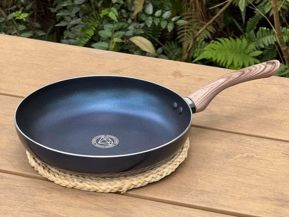 chảo chống dính kim cương của Nhật