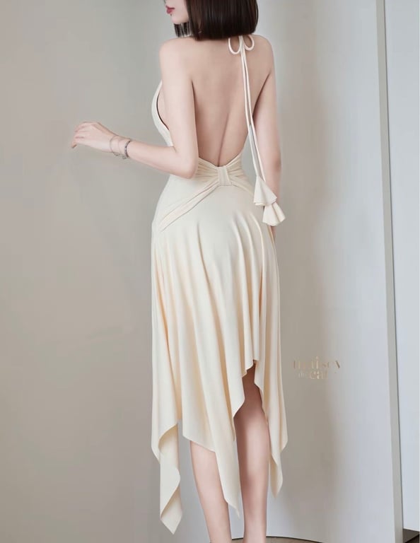 Đầm cổ yếm hở lưng dáng xoè