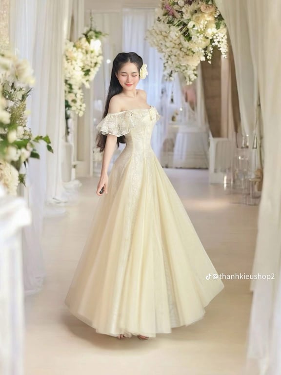 Váy ThanhKieu trễ vai kem dáng xoè - size S