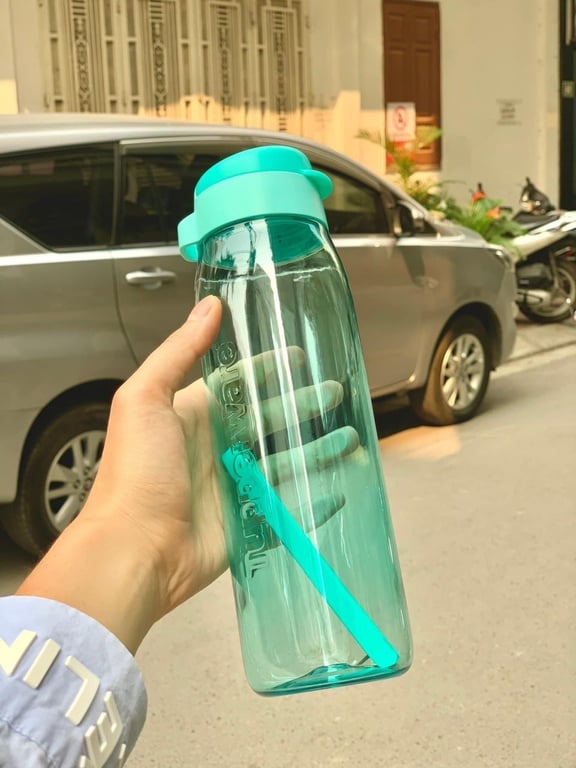 bình nước lohas tupperware size 750ml
