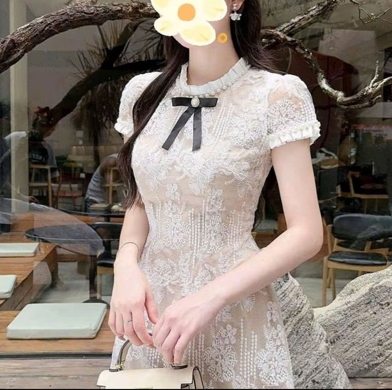 Đầm ren đính cườm