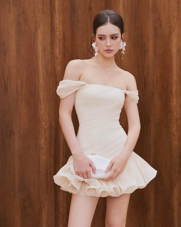 Đầm kem mini trễ vai tùng xoè bồng brand Those Studio