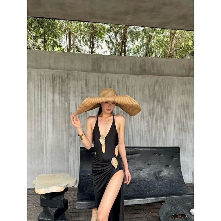 Bộ Bikini 1 Mảnh Kèm Quây Dài Xẻ Tà Vỏ Sò