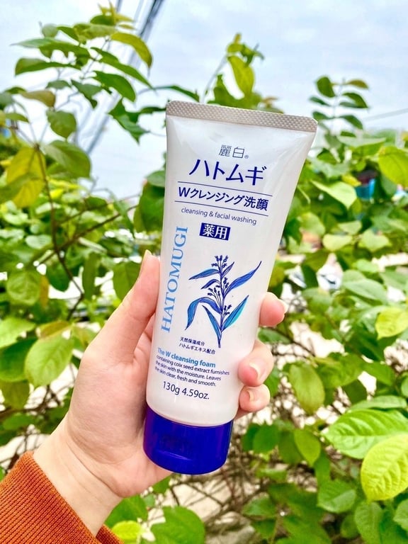 Sữa rửa mặt trắng da Hatomugi Nhật Bản 130gr