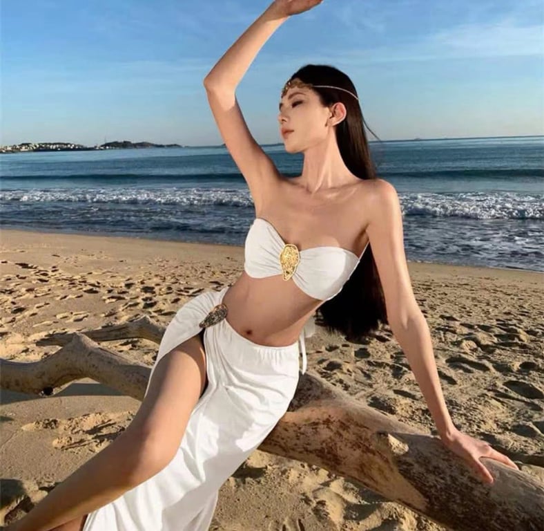Bikini khoen sò trắng