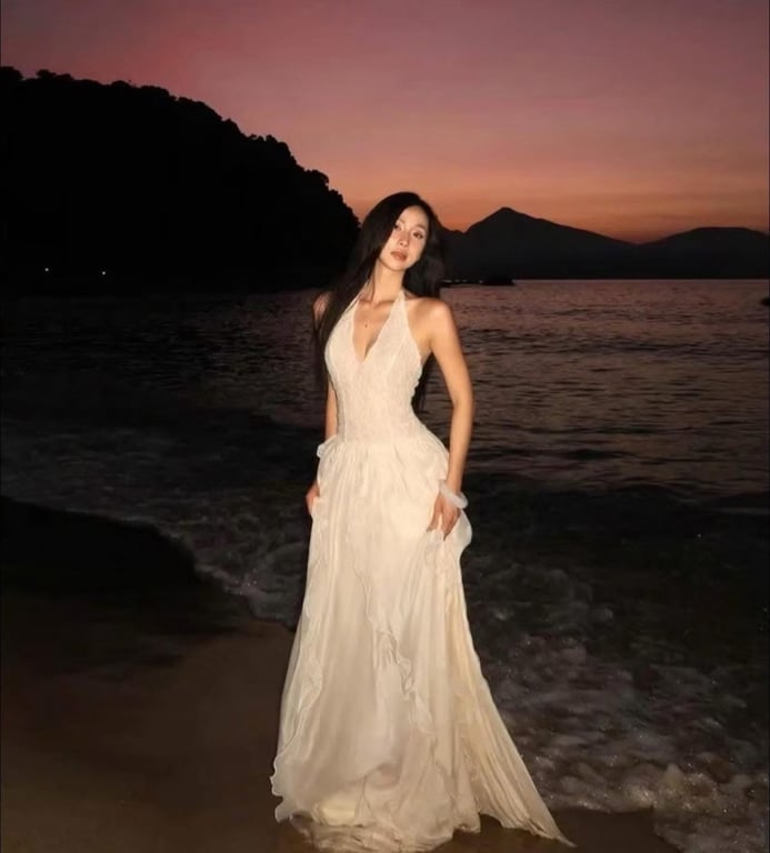 Đầm trắng dài đi biển size S