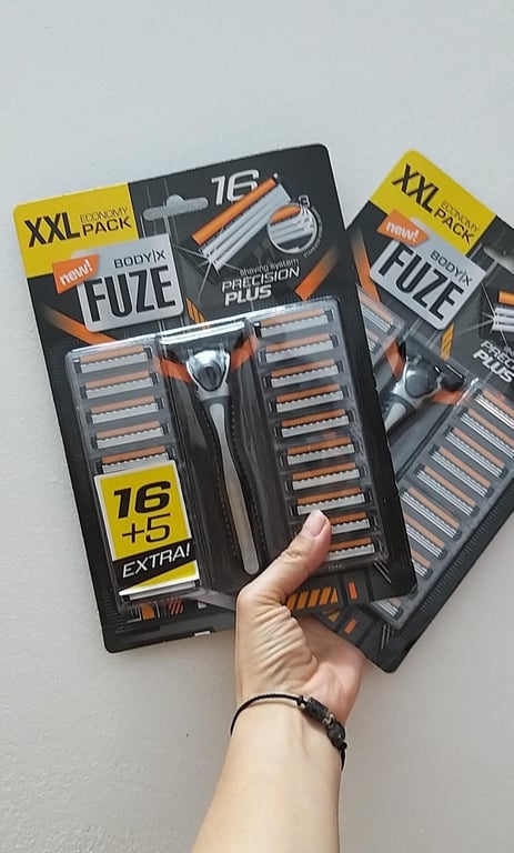 SET DAO CẠO RÂU FUZE XXL 3 LƯỠI CỦA ĐỨC (1 DAO CẠO KÈM 21 ĐẦU)