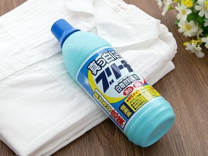 Nước tẩy trắng quần áo Rocket 600ml Nhật