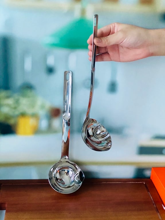 Muỗng tách dầu mỡ inox 304 30cm đường kính 10cm