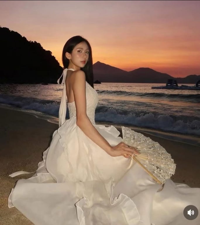 Đầm trắng dài đi biển size S