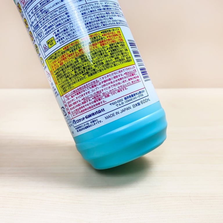 Nước tẩy trắng quần áo Rocket 600ml Nhật