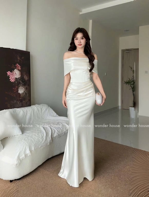 Đầm Chartlot Wonderhouse kem da sáng