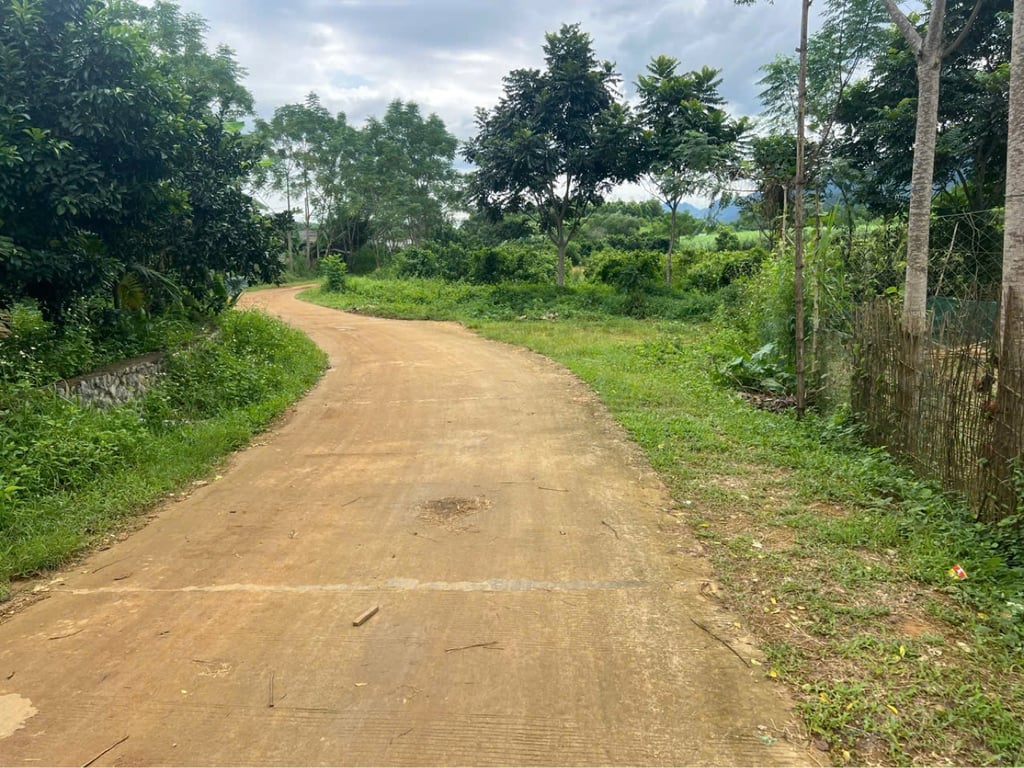 tại xã lỗ Sơn Tân Lạc hòa bình  Diện tích khoảng 400m2 có 120m2 thổ cư chỉ 2xx triệu