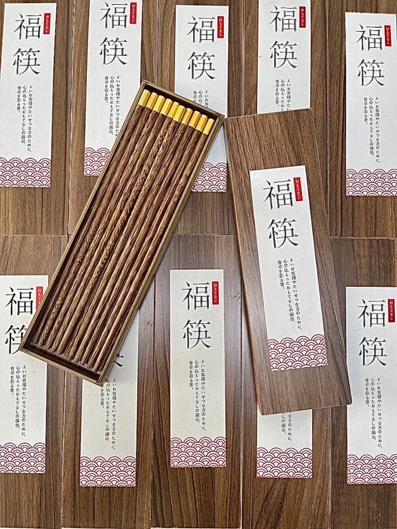 Hộp 10 đôi đũa hộp gỗ cánh gà bọc đồng cao cấp