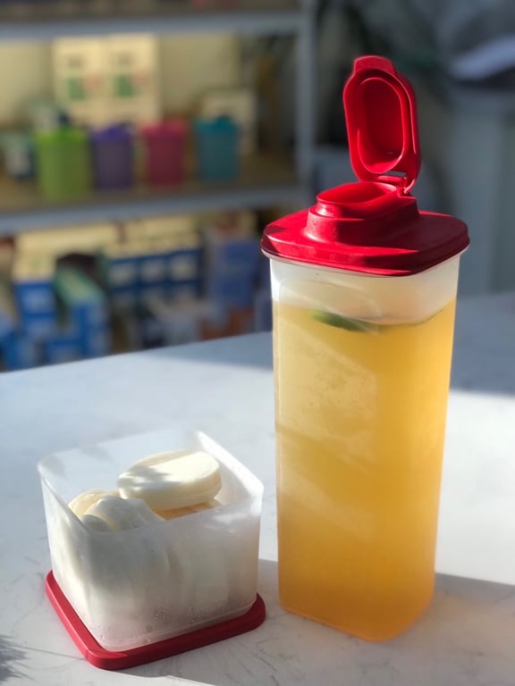 Set 2 hộp đựng nước tupper ware