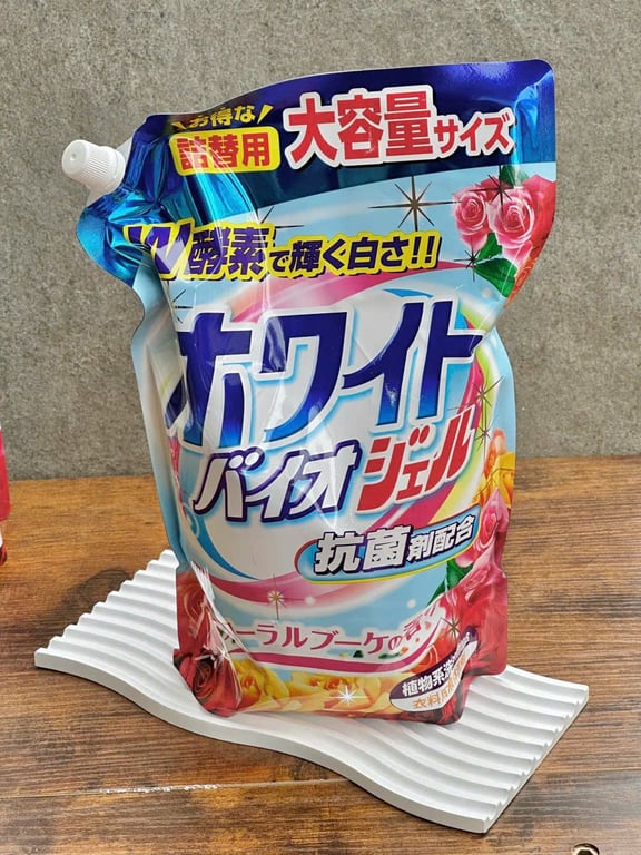 NƯỚC GIẶT DIỆT KHUẨN HƯƠNG HOA THƠM MÁT NIHON 1.8kg