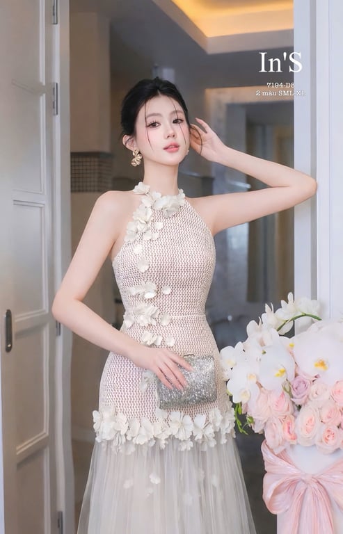 Váy yếm lưới gắn hoa chân voan