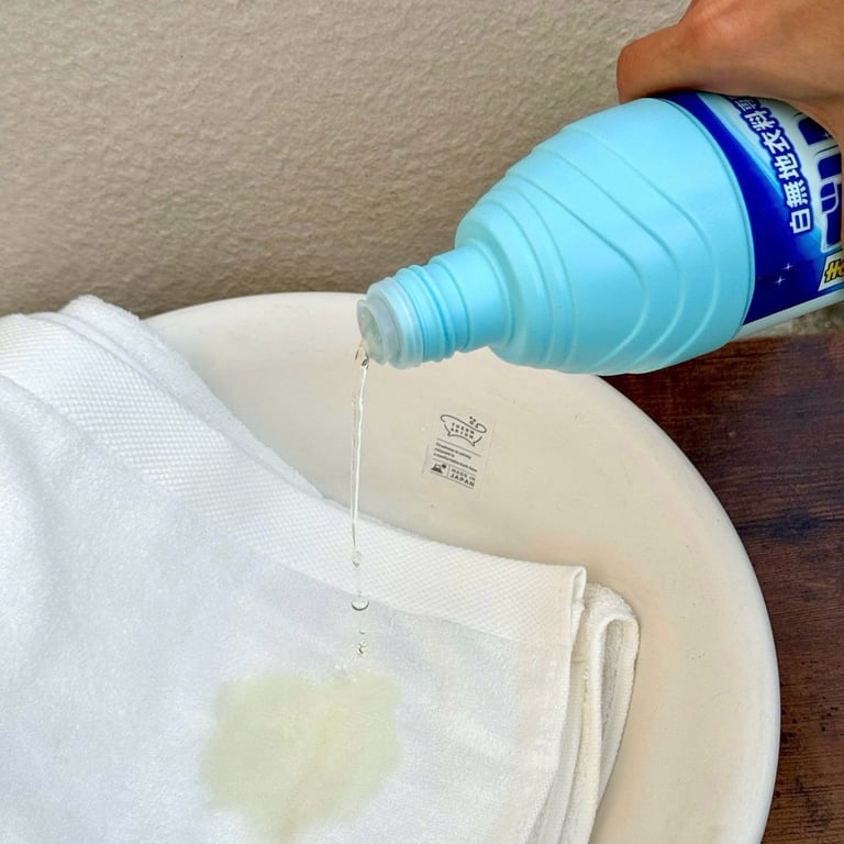 NƯỚC TẨY TRẮNG QUẦN ÁO MITSUEI 600ML - NHẬT BẢN